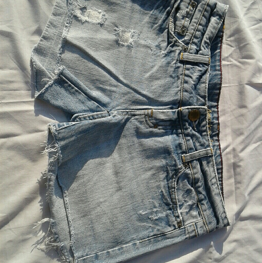American  Eagle Shorts Distressed Size 4